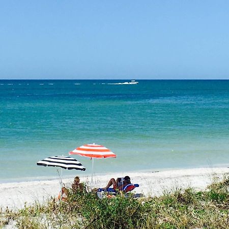 Serenity By The Sea Cottage A Clearwater Beach Eksteriør billede